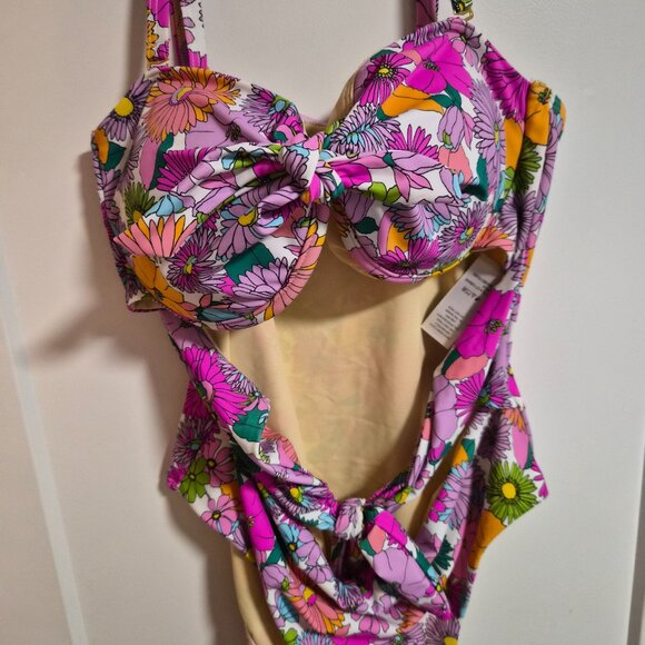 Cut-out one piece swimsuit - Picture 2 of 4